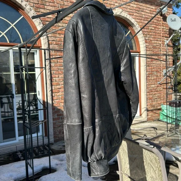 Vintage Black Leather Jacket Small beautiful details, naturally distressed. 🇨🇦 - Picture 2 of 6